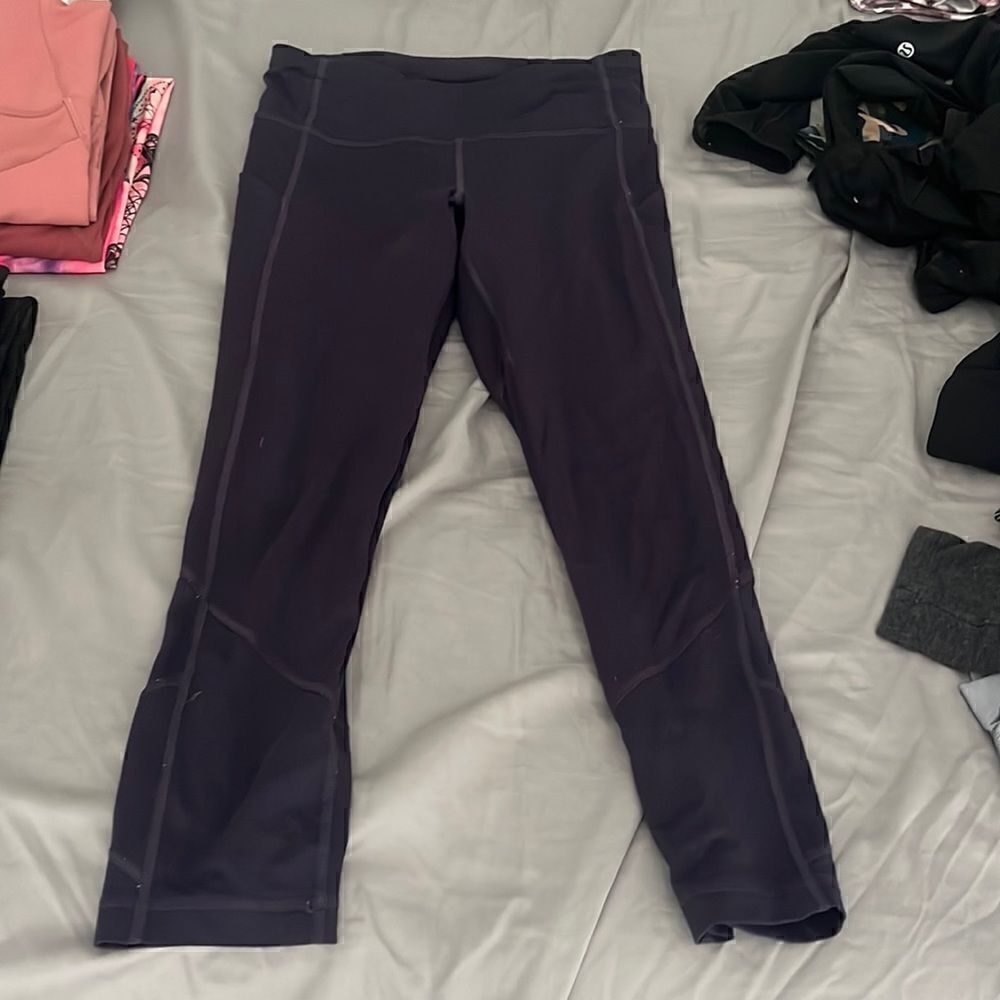 Lululemon purple run pace crop athletic leggings. EUC size 4